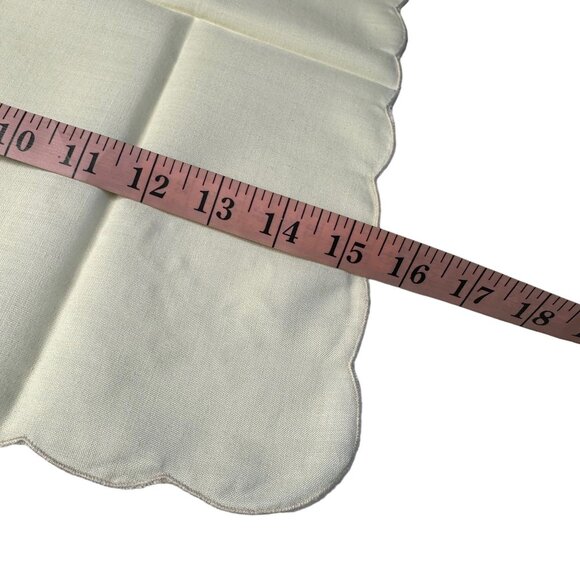 Vintage Linen Cloth Napkins Set of 6 Embroidered Beige Scalloped Hem Farmhouse - Picture 5 of 6